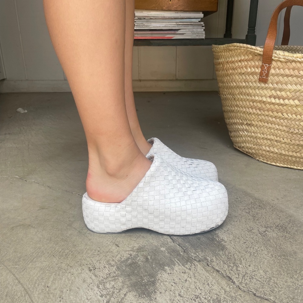 SIMON MILLER BUBBLE CLOG WHITE SZ 7